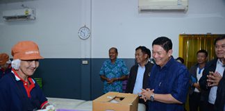 รมช.เกษตรฯไปดูความสำเร็จเกษตรแปลงใหญ่ปลูกกล้วยหอมทองที่ จ.เพชรบุรี