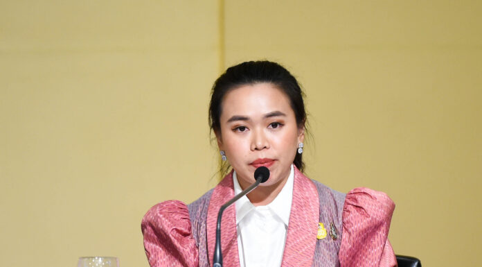 รัฐบาลชวนร้านค้าร่วมโครงการคนละครึ่ง ธ.กรุงไทยลงพื้นที่ช่วยหาบเร่แผงลอยลงทะเบียน