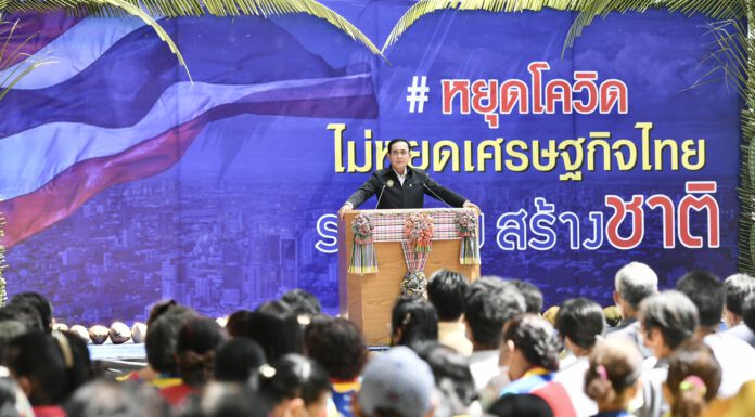 นายกฯพบชาวเกาะสมุย ร้องเพลง “คนดีไม่มีวันตาย” ชาวสมุยตะโกน “นายกฯ สู้ๆ”