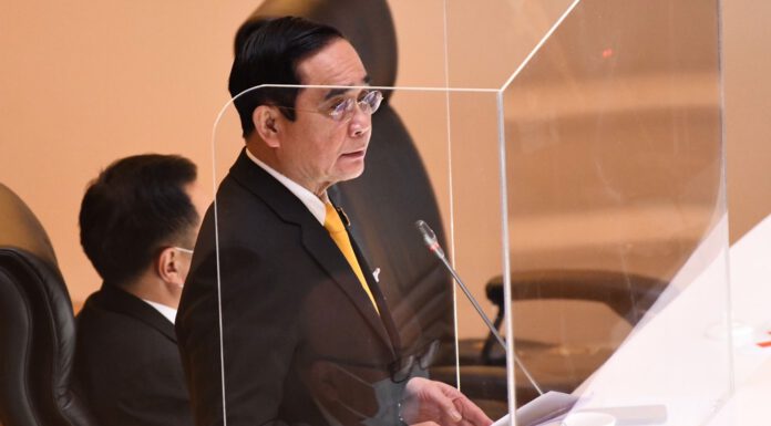 ที่ประชุมสภาผู้แทนราษฎรมีมติไว้วางใจนายกรัฐมนตรีและรัฐมนตรี