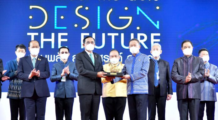 ประยุทธ์ จับมือหอการค้า เดินหน้าตามแผนพัฒนาฯฉบับ 13 ตอบรับเอกชนร่วมพลิกโฉมประเทศ
