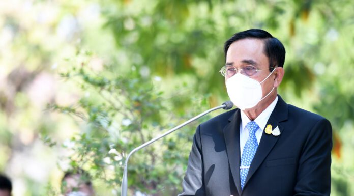 นายกฯ ยันจะแก้ปัญหาประเทศอย่างเต็มที่