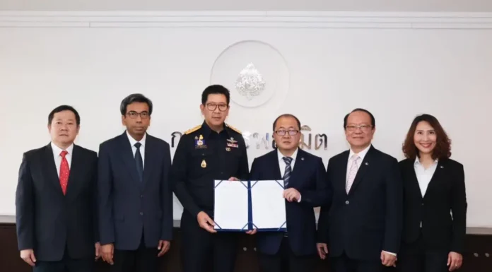 สรรพสามิตลงนามให้ 3 ค่ายรถไฟฟ้า รับสิทธิส่งเสริมยานยนต์ไฟฟ้า EV3.5