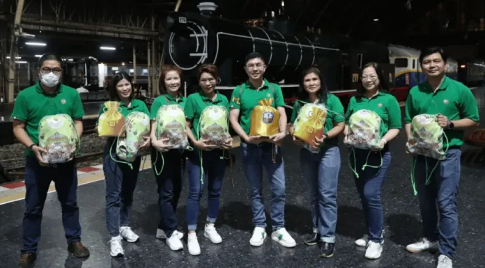 ธ.ก.ส. ขนเงิน 60 ล้านบาท ให้ผู้ถูกรางวัลถุงทอง