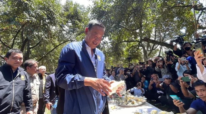 “เศรษฐา” ลงพื้นที่กำชับดูแลการเพาะปลูก-พัฒนาทุเรียน ที่จันทบุรี