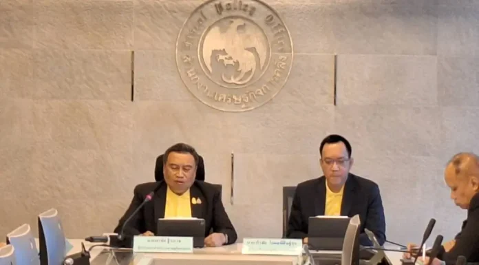 ก.คลังคาดเศรษฐกิจไทยปี 67 โต 2.4%