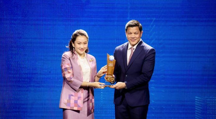 ผอ.ออมสิน รับ 3 รางวัล สุดยอดซีอีโอ “CEO Econmass Awards 2024”