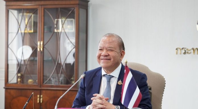 “พิชัย” อวยพรปีใหม่ มอบของขวัญ 6 ชิ้น ผลงานโบแดงพาณิชย์