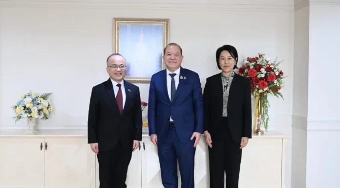 รมว.พาณิชย์ ถกทูตจีน ขอผ่อนปรนมาตรการตรวจสาร BY2 ในทุเรียนไทย