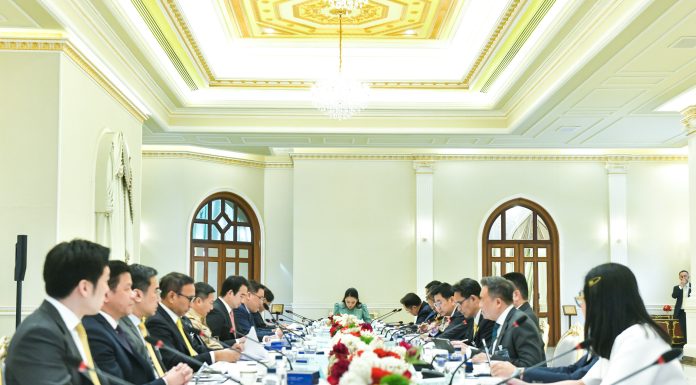 รัฐบาลทบทวนโครงการกระตุ้นเศรษฐกิจ รับมือเศรษฐกิจโลก ย้ำรอบคอบยึดตาม กม. ฟื้นเศรษฐกิจไทยระยะยาว