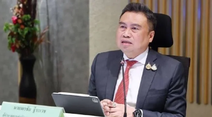 คลังแจงไม่พบพิโกไฟแนนซ์แห่คืนใบอนุญาตผิดปกติ