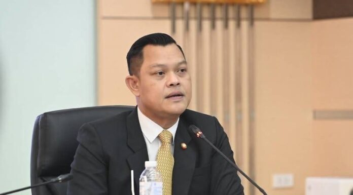 “ธนกร” เซ็นตั้งชุด “เต็มเหนี่ยว” ลุยจัดระเบียบอุตสาหกรรม