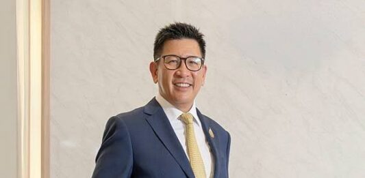 “เอกนิติ” เล็งออกมาตรการอุ้ม 5 กลุ่ม บัตรสวัสดิการ ขนส่ง เกษตร ประมง ผู้รับเหมาภาครัฐ หลังปล่อยราคาน้ำมันดีเซลลอยตัว