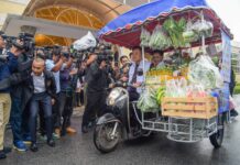 นายกฯ อนุทิน ปล่อยขบวนรถพุ่มพวง โครงการ “ไทยช่วยไทย ลดภาระค่าครองชีพ”