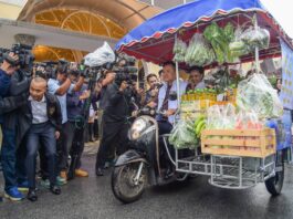 นายกฯ อนุทิน ปล่อยขบวนรถพุ่มพวง โครงการ “ไทยช่วยไทย ลดภาระค่าครองชีพ”