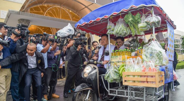 นายกฯ อนุทิน ปล่อยขบวนรถพุ่มพวง โครงการ “ไทยช่วยไทย ลดภาระค่าครองชีพ”