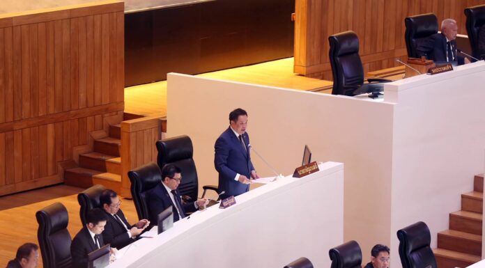 “อนุทิน” แถลงสภา ชี้ความจำเป็น พ.ร.ก.กู้ 4 แสนล้าน รับมือวิกฤตพลังงาน ลดค่าครองชีพ–เร่งเปลี่ยนผ่านพลังงาน